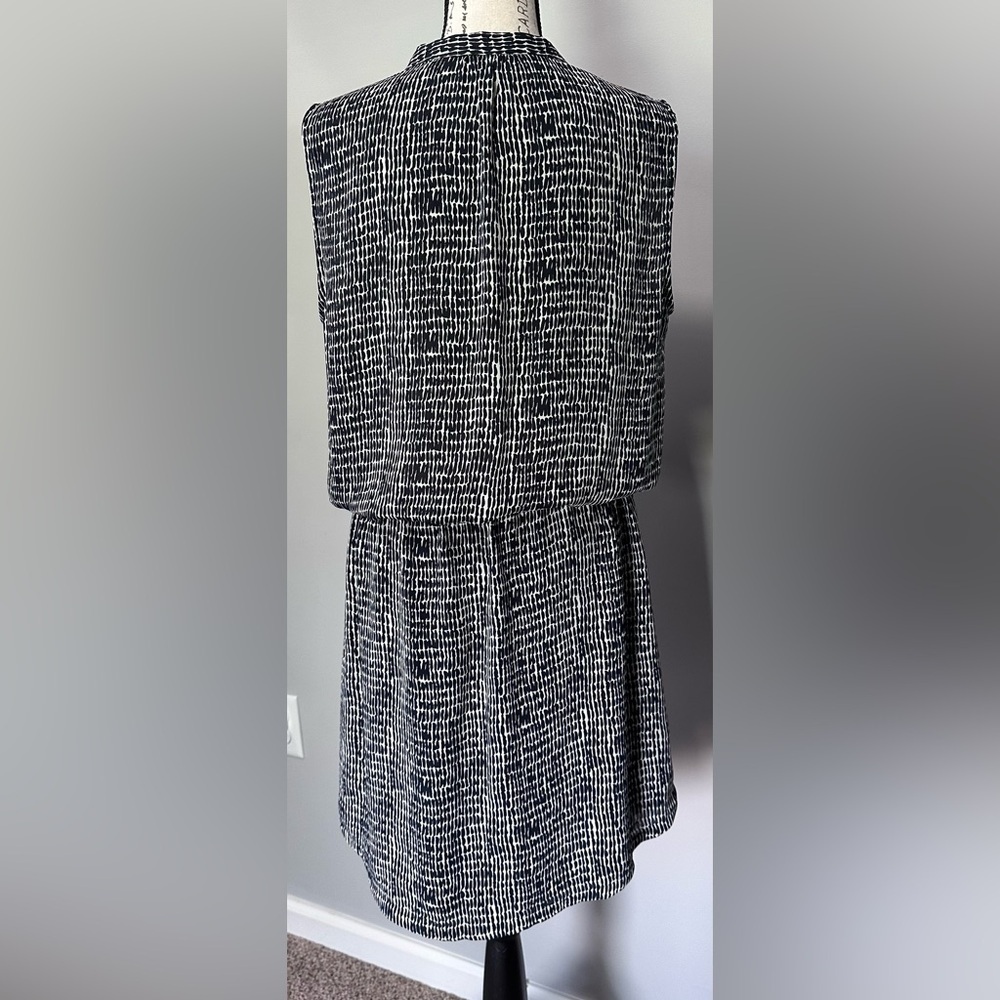 👗 Women's Sleeveless Layered Sheer Tunic Dress 🌟 - Picture 5 of 10